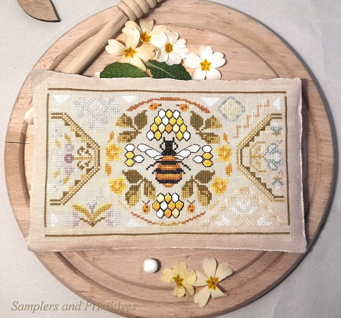 The Bee Quaker by Samplers and Primitives - Cross Stitch Paper Pattern