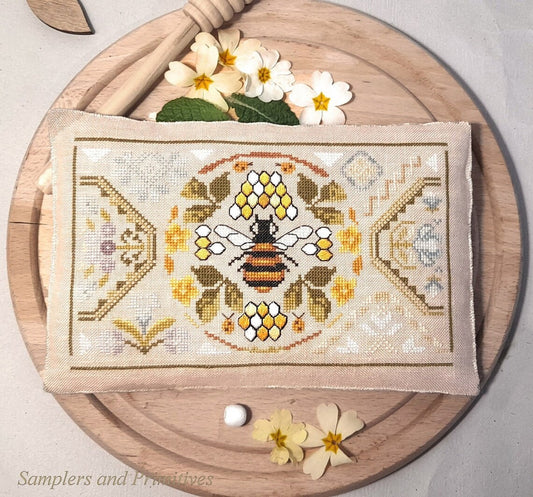 The Bee Quaker by Samplers and Primitives - Cross Stitch Paper Pattern