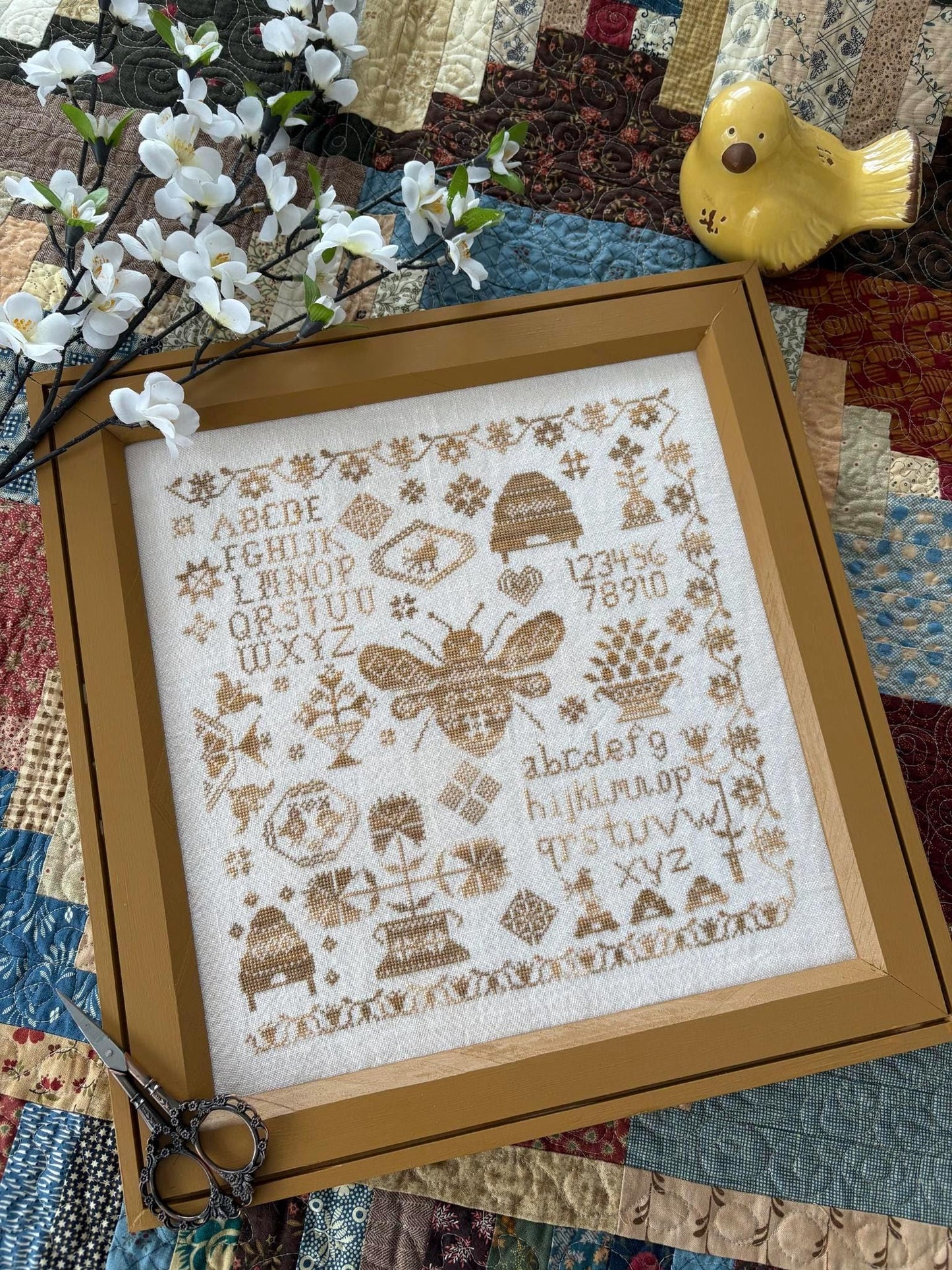 Honey Bee Sampler by Pansy Patch Quilts and Stitchery - Cross Stitch Paper Pattern