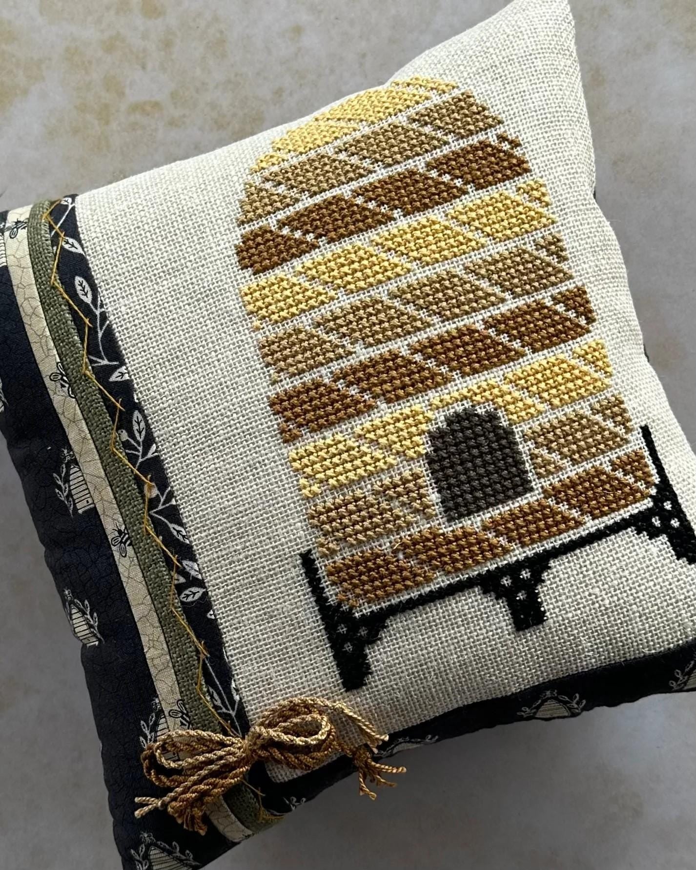 Bumblebee Etchings by Heart in Hand Needleart - Cross Stitch Paper Pattern