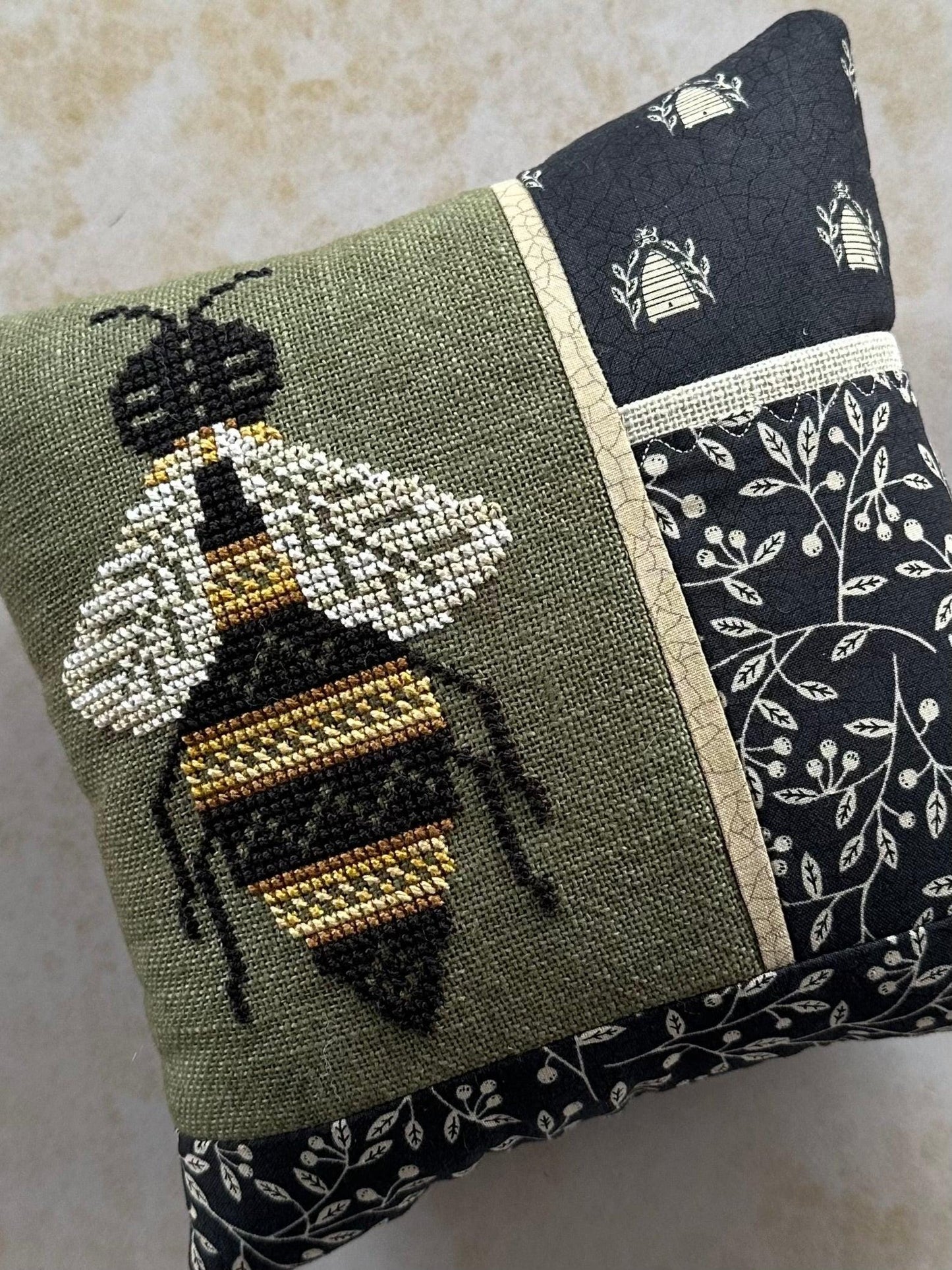 Bumblebee Etchings by Heart in Hand Needleart - Cross Stitch Paper Pattern