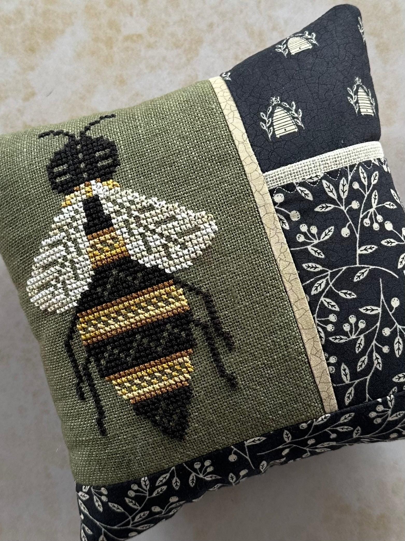 Bumblebee Etchings by Heart in Hand Needleart - Cross Stitch Paper Pattern