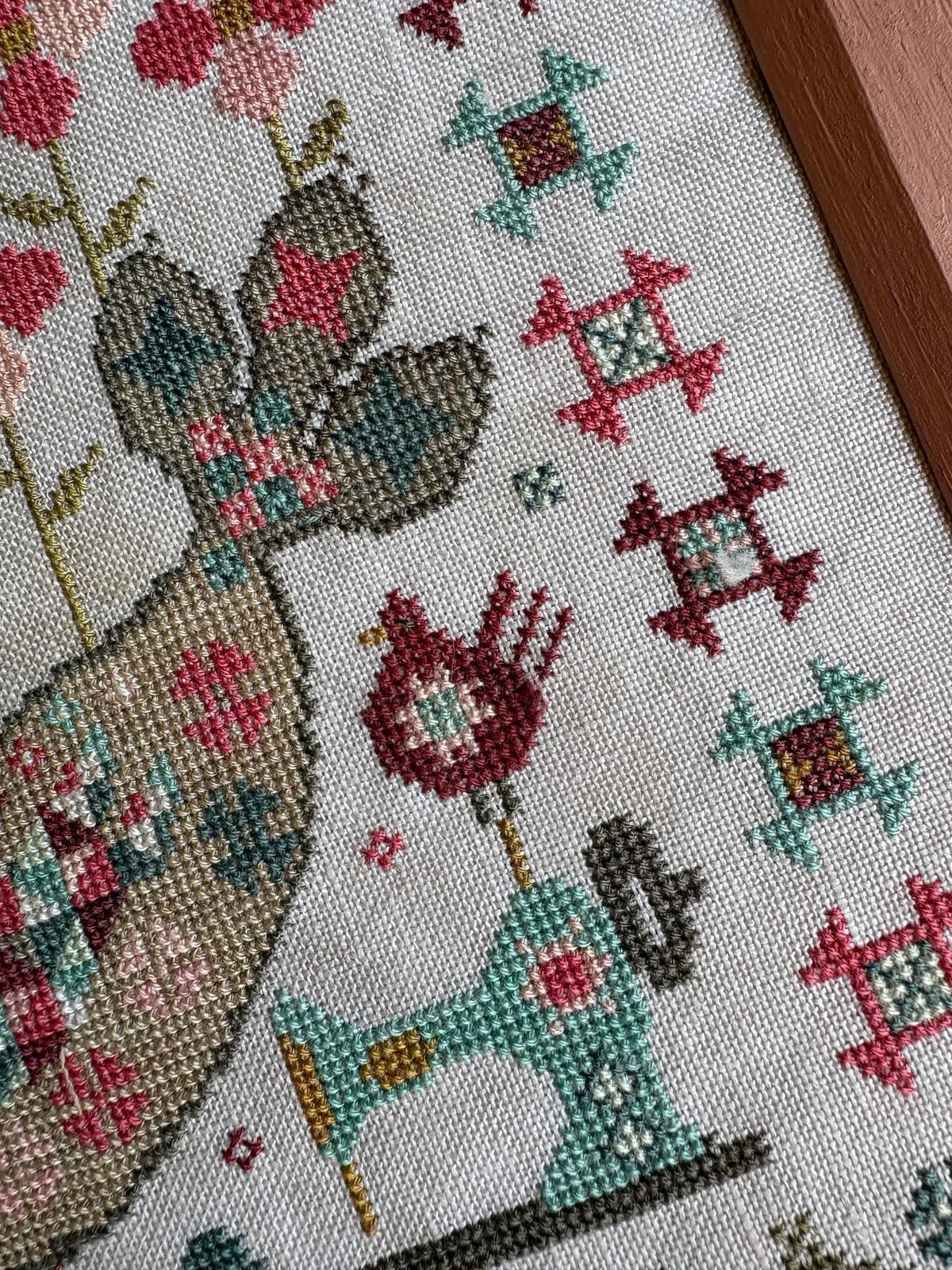 Quilty Bird by Pansy Patch Quilts and Stitchery (PRE-ORDER) - Cross Stitch Paper Pattern